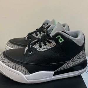 Used like new retro 3s Jordan’s size 2